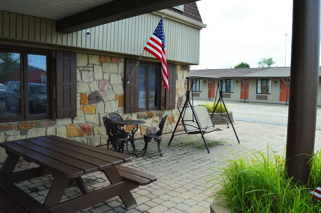 Deer Creek Motel Cambridge Exteriör bild